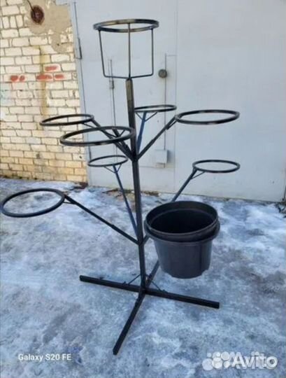 Подставка для цветов металлическая