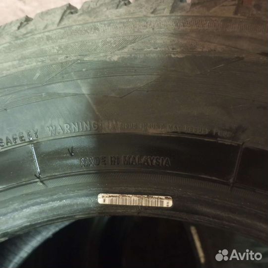 Nitto Therma Spike 235/65 R17