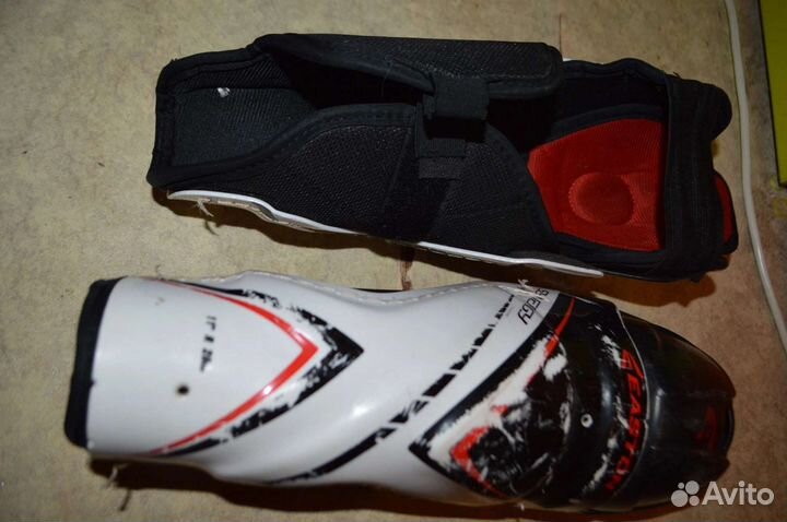 Хоккейный шлем, экипировка