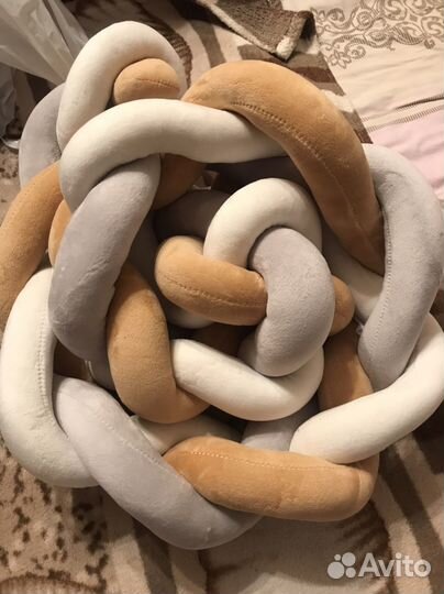 Бордюр- косичка в детскую кроватку