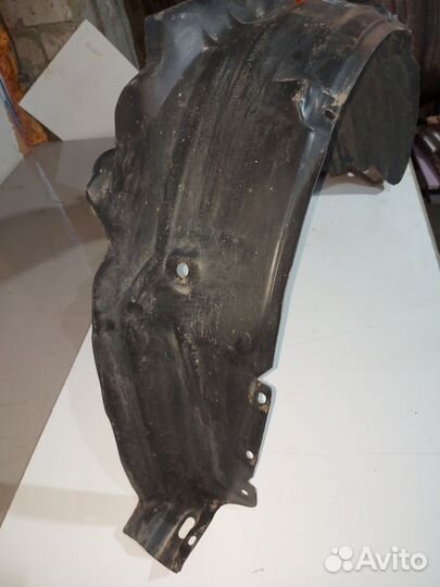 Подкрылок передний правый Nissan Almera N16