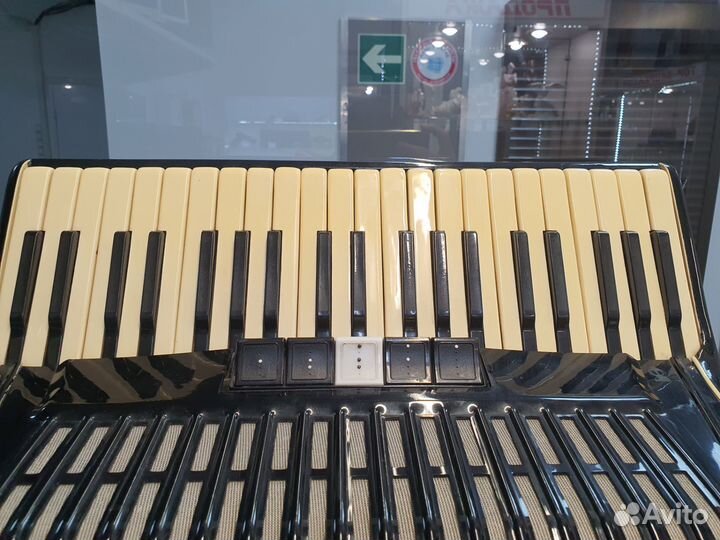 Аккордеон Weltmeister с дефектом