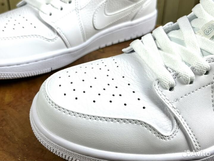 Nike Air Jordan 1 Low Triple White