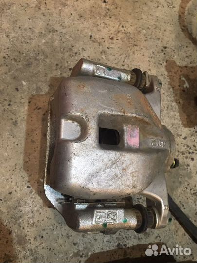 Суппорт тормозной Toyota Highlander 2