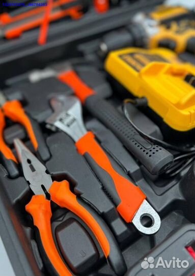 Шуруповерт Dewalt 26V с инструментами