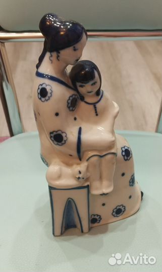 Статуэтка фарфор