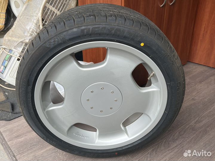 Delinte DS8 255/40 R19 100