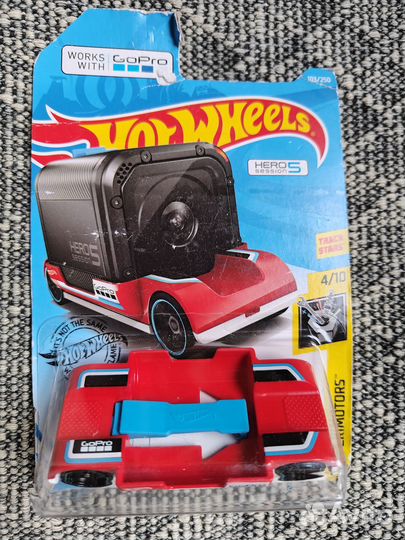 Машинка Hot Wheels Zoom In для камеры GoPro