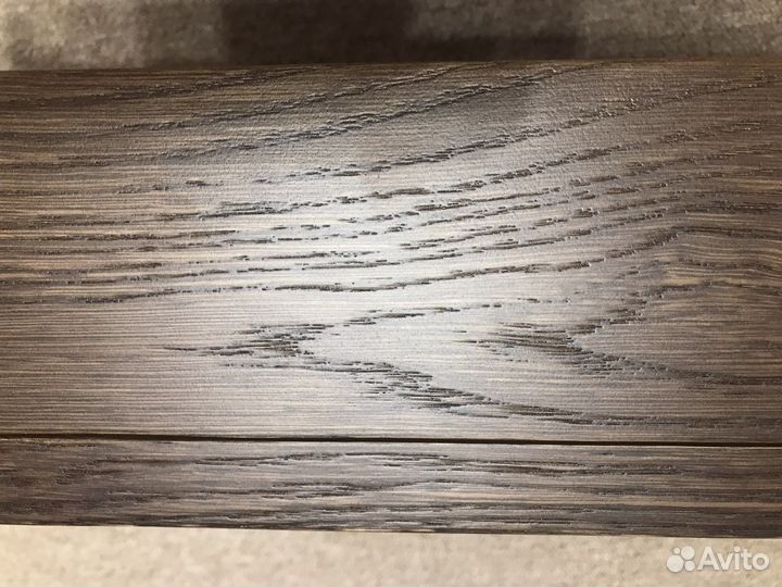 Дубовая шкатулка на ножках