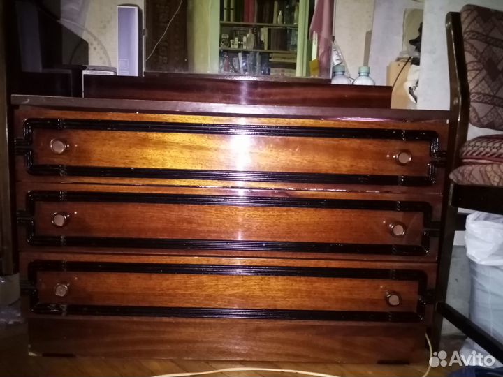 Трюмо с зеркалом