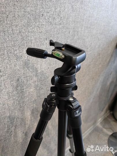 Штатив для фото/видеокамер