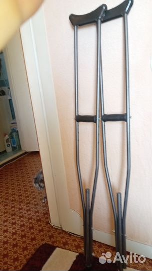 Костыли новые не разу не ходил