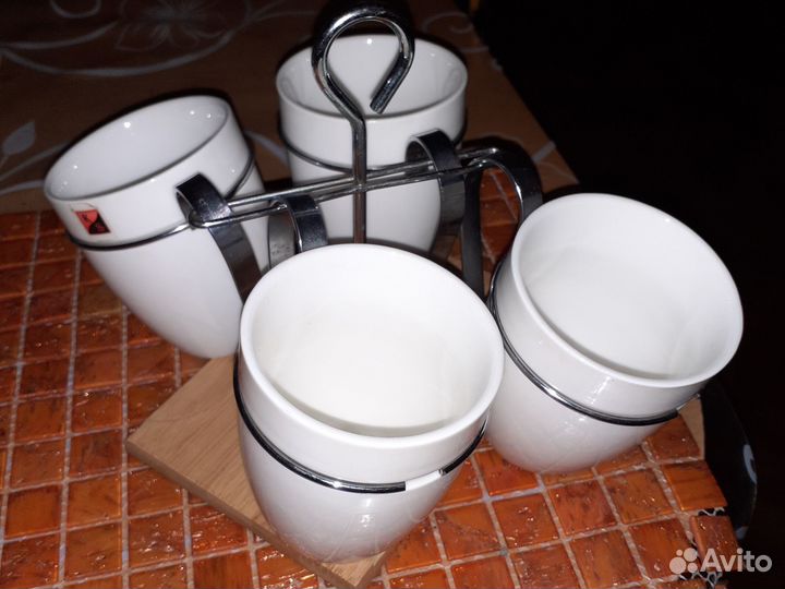 Чашки на подставке