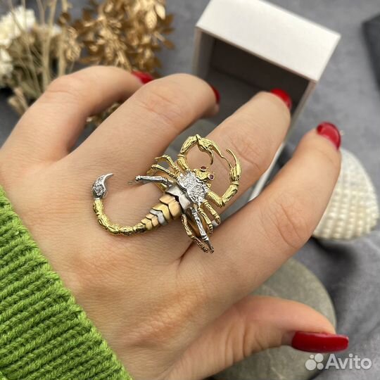 Золотое кольцо скорпион бриллианты рубины 750
