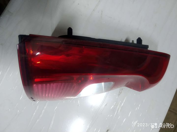 Задний левый фонарь renault logan