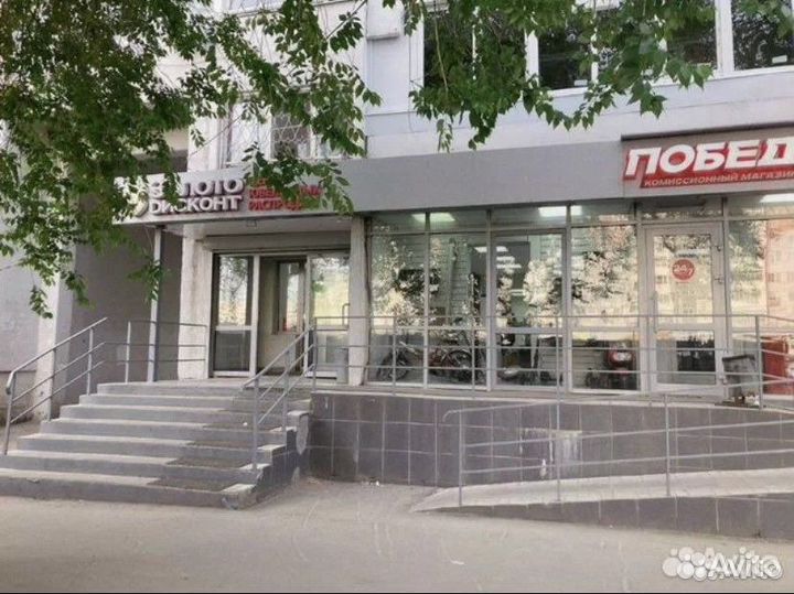 Кольцо с бриллиантом