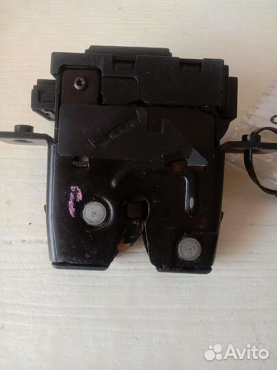 Замок багажника Ниссан