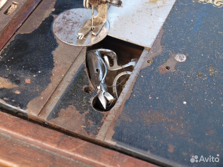 Швейная машинка зингер