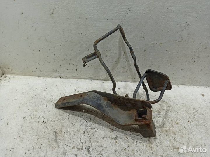 Кронштейн заднего бампера