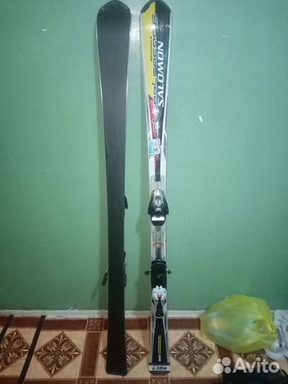 Сноуборд, горные лыжи, ботинки, палки, очки