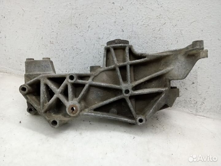 Кронштейн генератора volkswagen passat B5