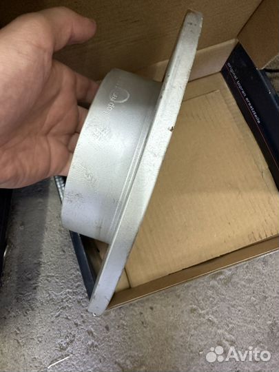 Тормозные диски vw golf 5 за 2шт