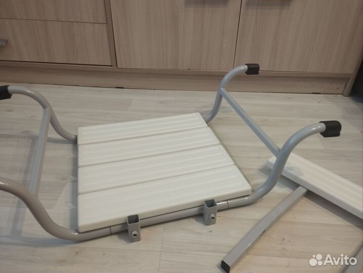 Подставка/сиденье для ванной со спинкой