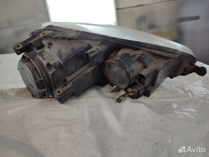 Левая фара Vw Jetta V