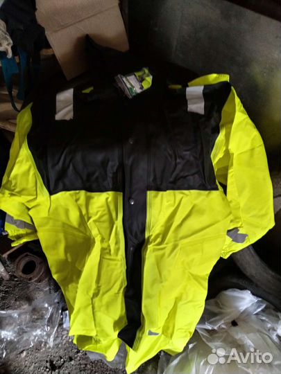 Штормовой костюм