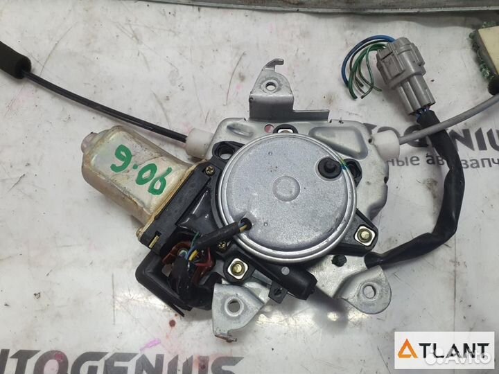 Стеклоподъемник передний правый nissan bluebird