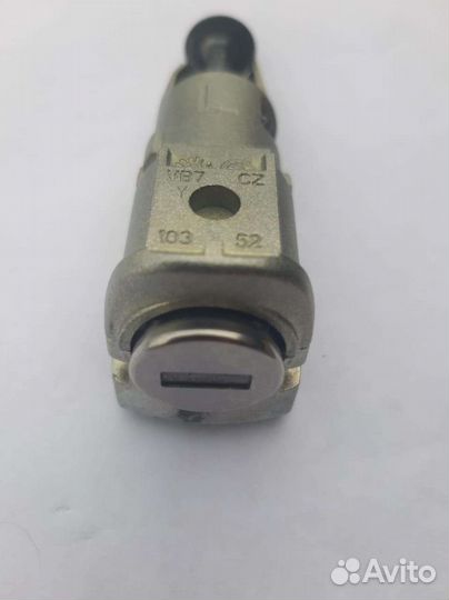 Личинка замка двери skoda octavia a5