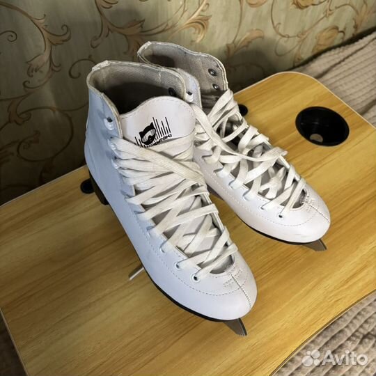 Коньки фигурные женские 39 размер