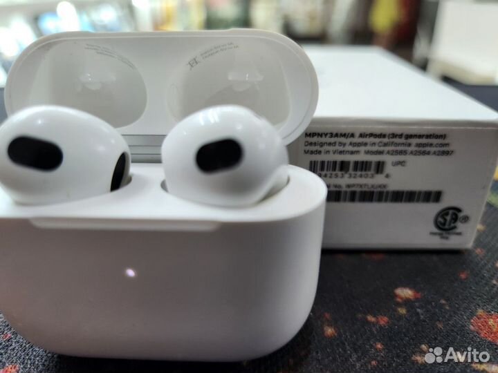 Беспроводные наушники Apple AirPods 3 Lightning Ch