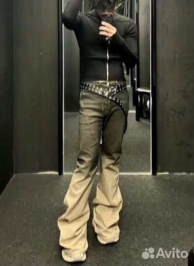 Джинсы клеш Rick Owens на руках