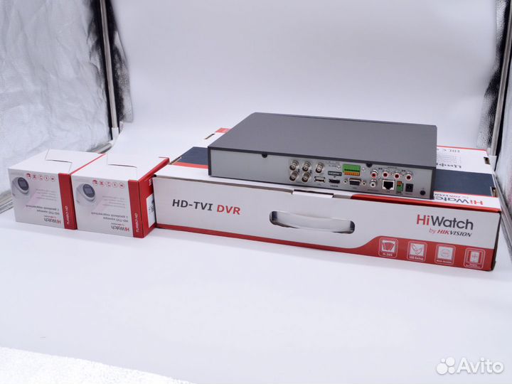 Видеокамеры купольные HiWatch 5Mpx с микрофоном