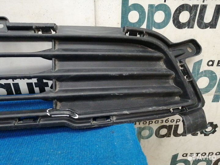 Решетка переднего бампера 6402A233 Mitsubishi