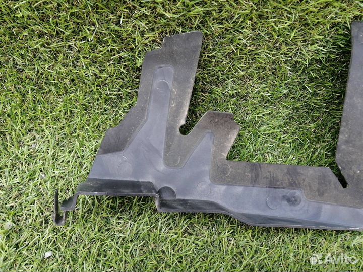 Воздуховод радиатора передний левый Audi Tt ccza