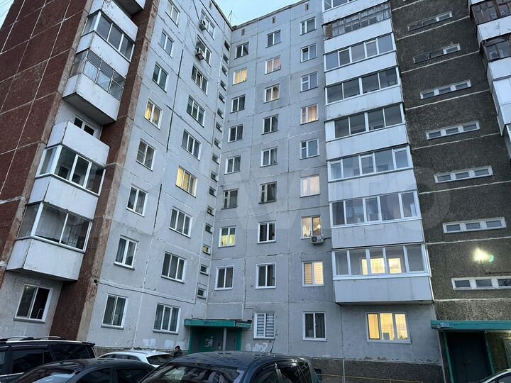 4-к. квартира, 77 м², 1/9 эт.