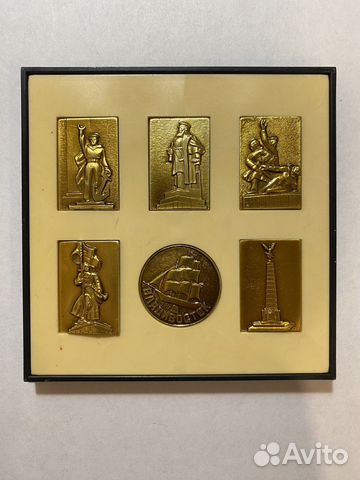 Набор сувенирных значков Владивосток