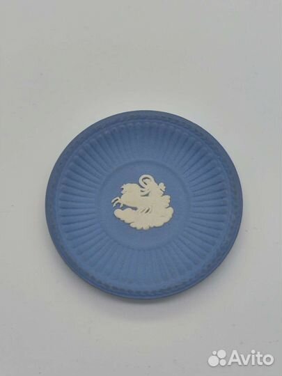 Бисквитный голубой фарфор Wedgwood