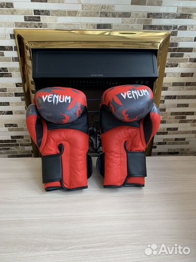 Боксерские перчатки venum 14 oz