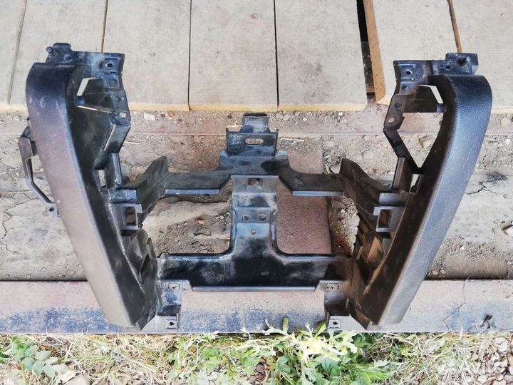 Консоль под магнитолу магнитолу Мазда 3