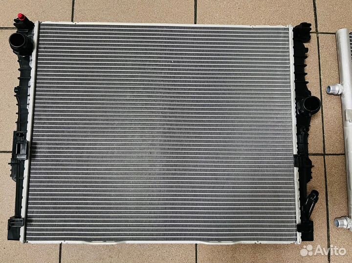 Радиатор охлаждения BMW G30 G31 G32 G11 G12