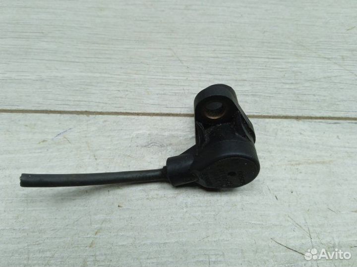 Датчик коленвала Volkswagen Passat 1.6 2003