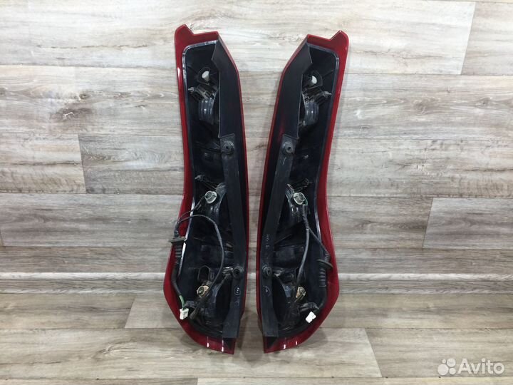 Фонарь правый левый Nissan X-Trail T31 (2007-2011)