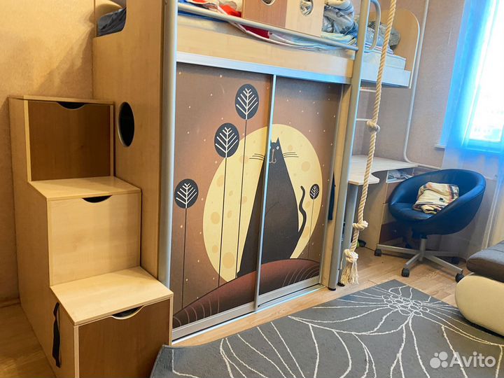 Детская двухярусная кровать со столом