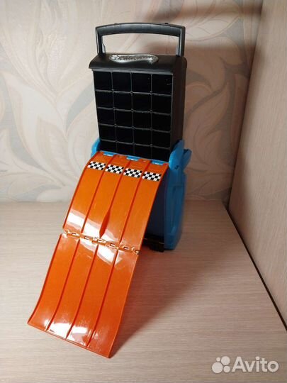 Портативный кейс-автотрек hot wheels (Хот Вилс)