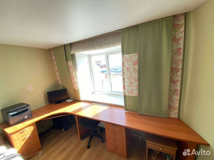 Письменный стол для школьника бу угловой