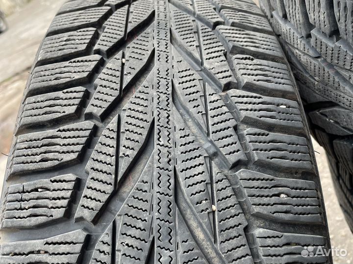 Nokian Tyres Hakkapeliitta R2 SUV 215/65 R16 102