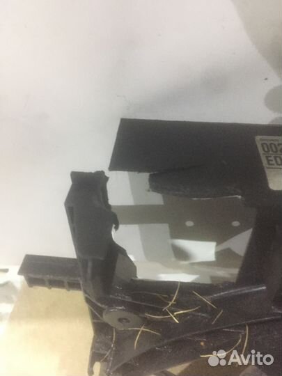 Диффузор вентилятора в сборе 13241739 Opel Insigni